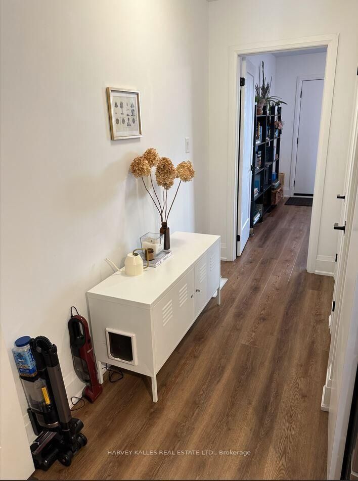 Property Photo:  976 Shaw Street 1  ON M6G 3M7 