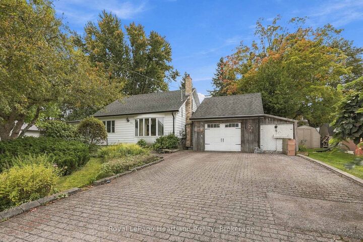 Property Photo:  156 Queen Street S  ON N0G 1Z0 