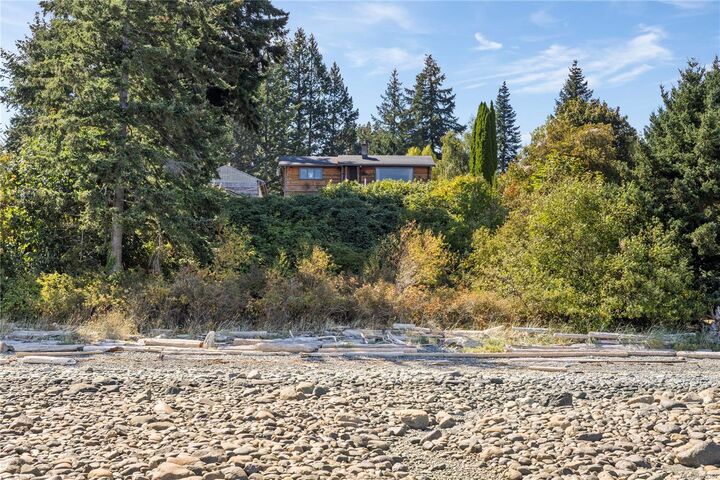 Property Photo:  2310 Seabank Rd  BC V9J 1Y2 