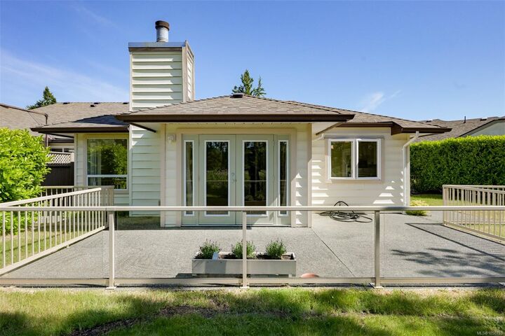 Property Photo:  574 Cedar Cres  BC V8H 0K8 