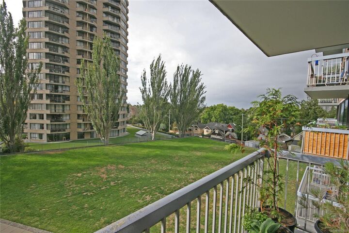 Property Photo:  647 Michigan St #408  BC V8V 1S9 
