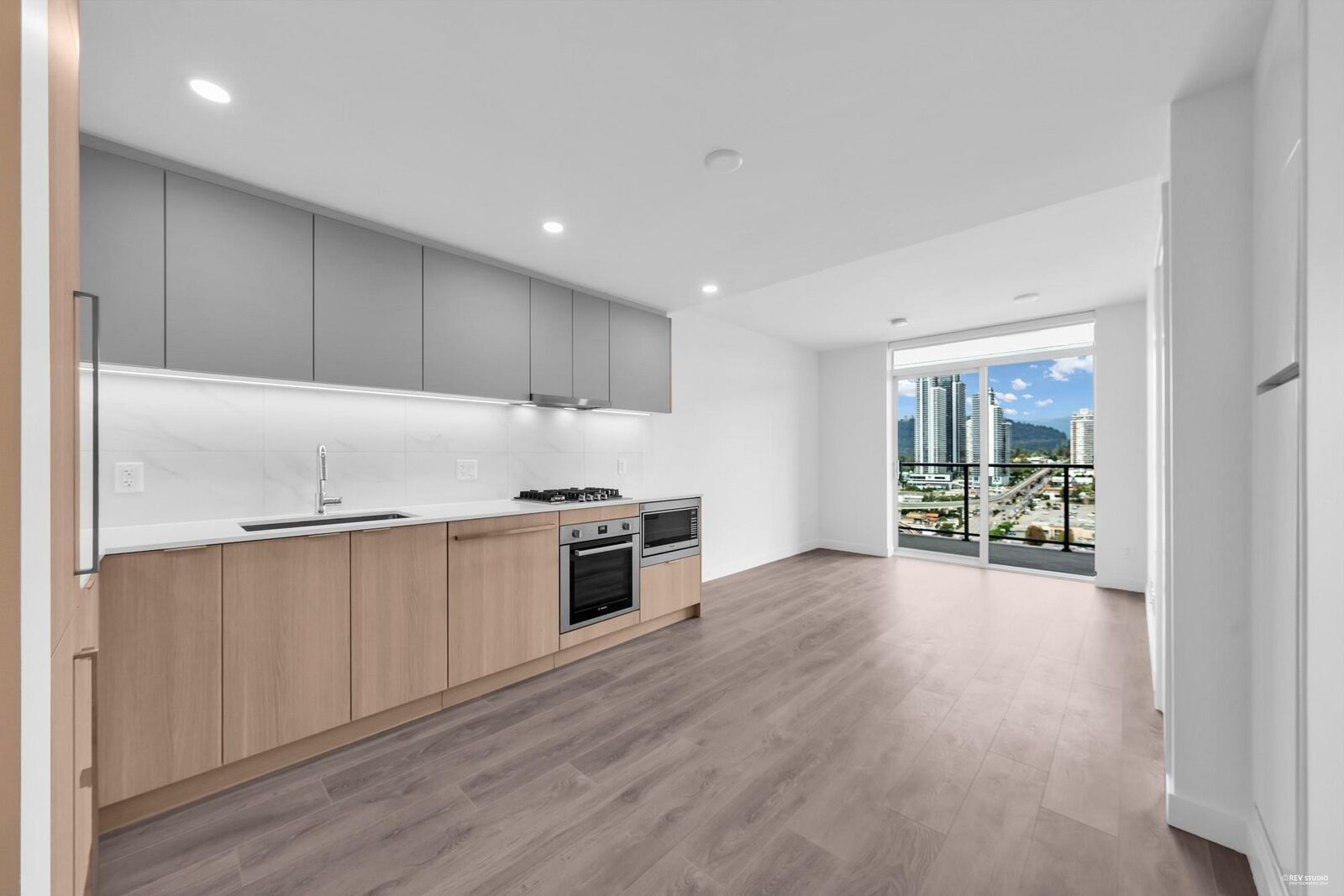 Property Photo:  318 Alderson Avenue 21xx  BC V3K 1T2 