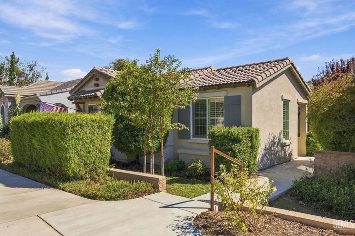 Property Photo:  10300 Evora Lane  CA 93306 