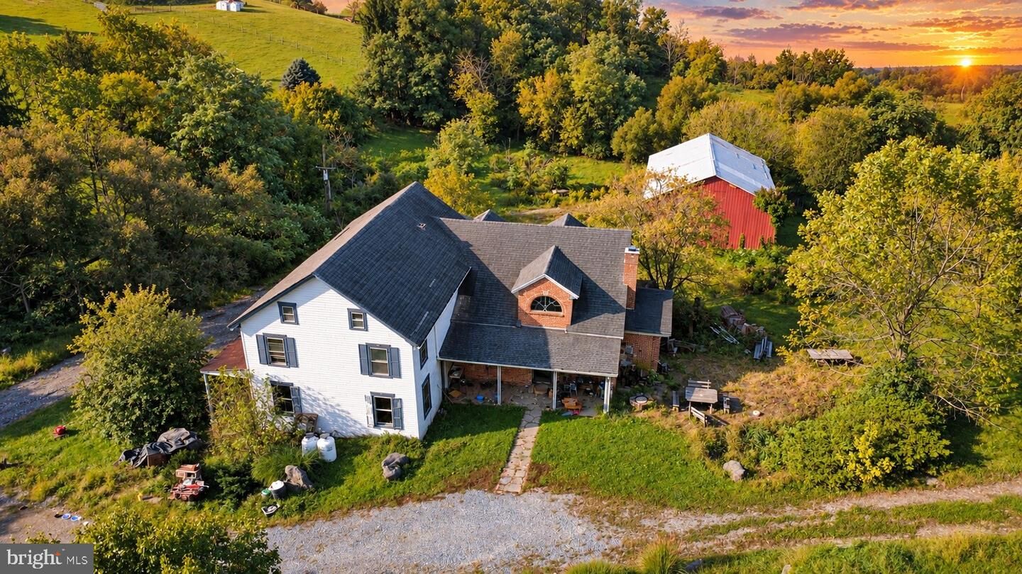Property Photo:  822 Leiphart Lane  PA 17368 