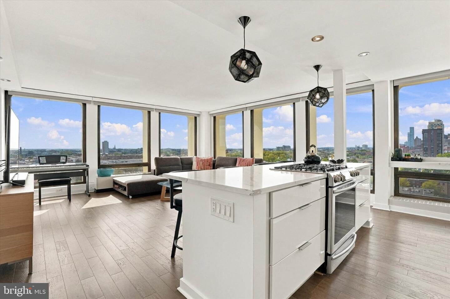 Property Photo: 220 Locust Street 12gs PA 19106
