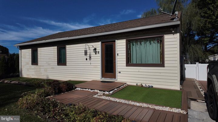 Property Photo:  8 E Locust Lane  PA 17350 