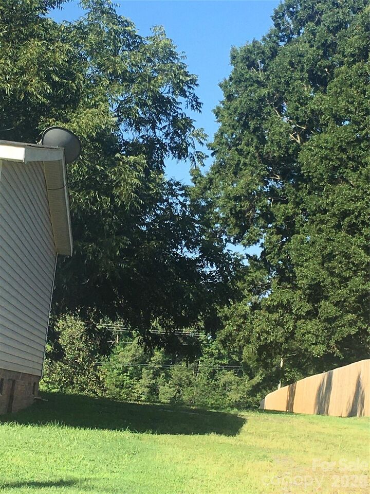 Property Photo:  3705 Avondale Lane  NC 28110 