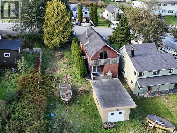 Photo de la propriété:  537 9th Avenue  BC V8J 2S9 