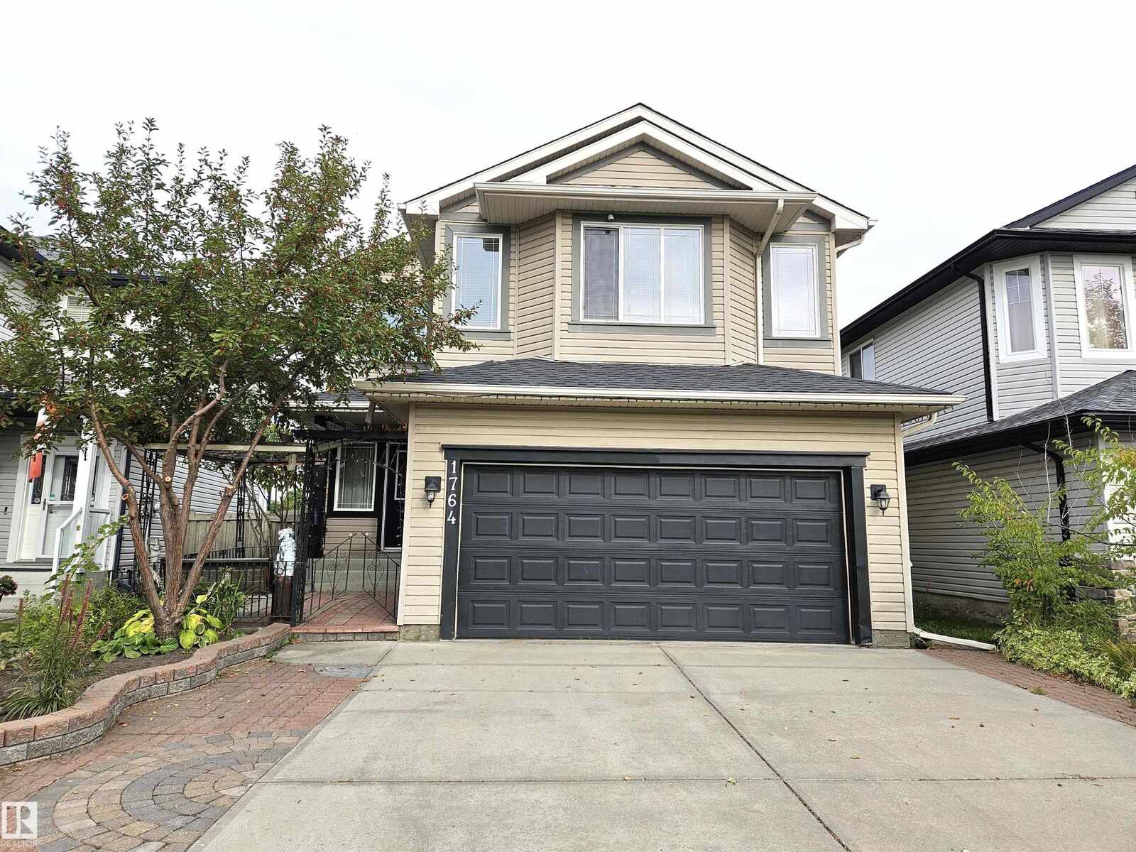 Property Photo:  1764 Melrose Crescent SW  AB T6W 0A2 
