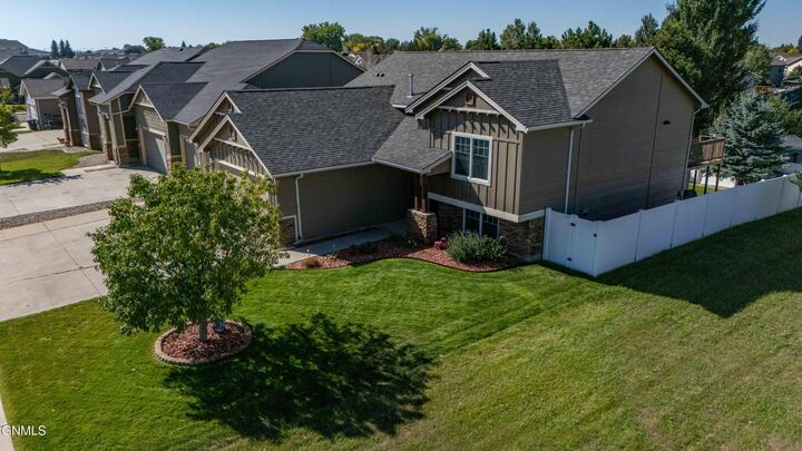 Property Photo: 817 15th Avenue E ND 58601