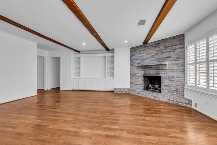 Property Photo:  947 Thornton Road  TX 77018 