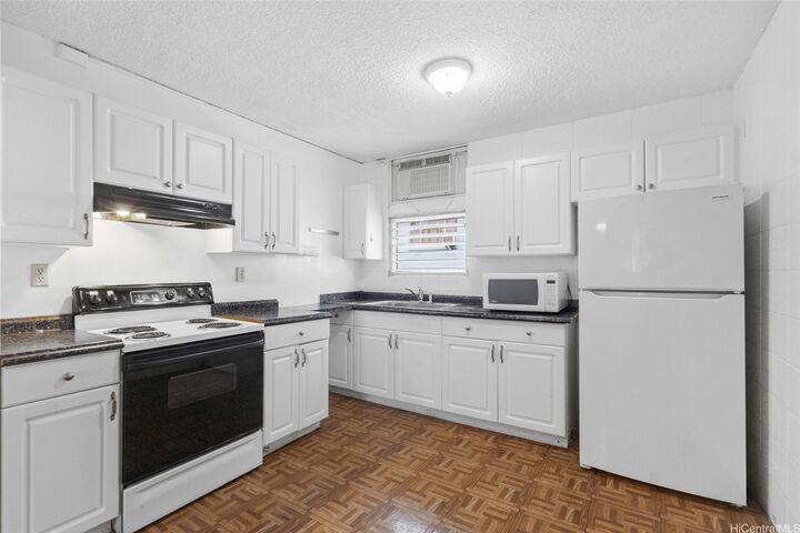 Property Photo:  94-054 Leolua Street B211  HI 96797 