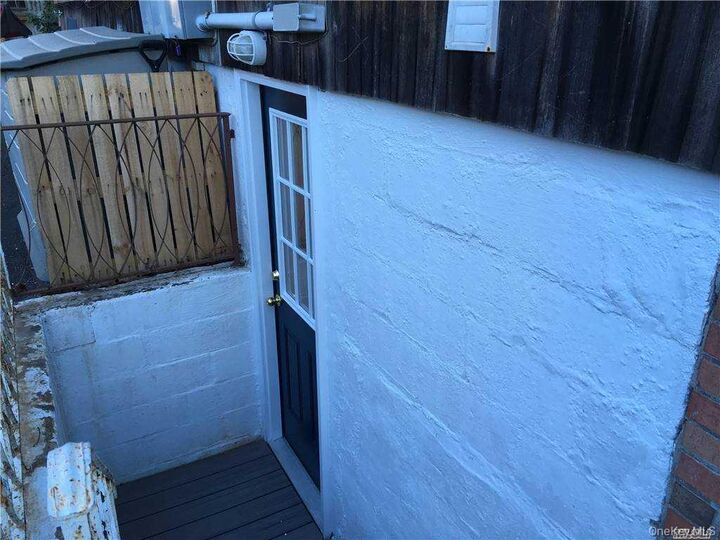Property Photo:  54 Dorchester Street 2  NY 11746 