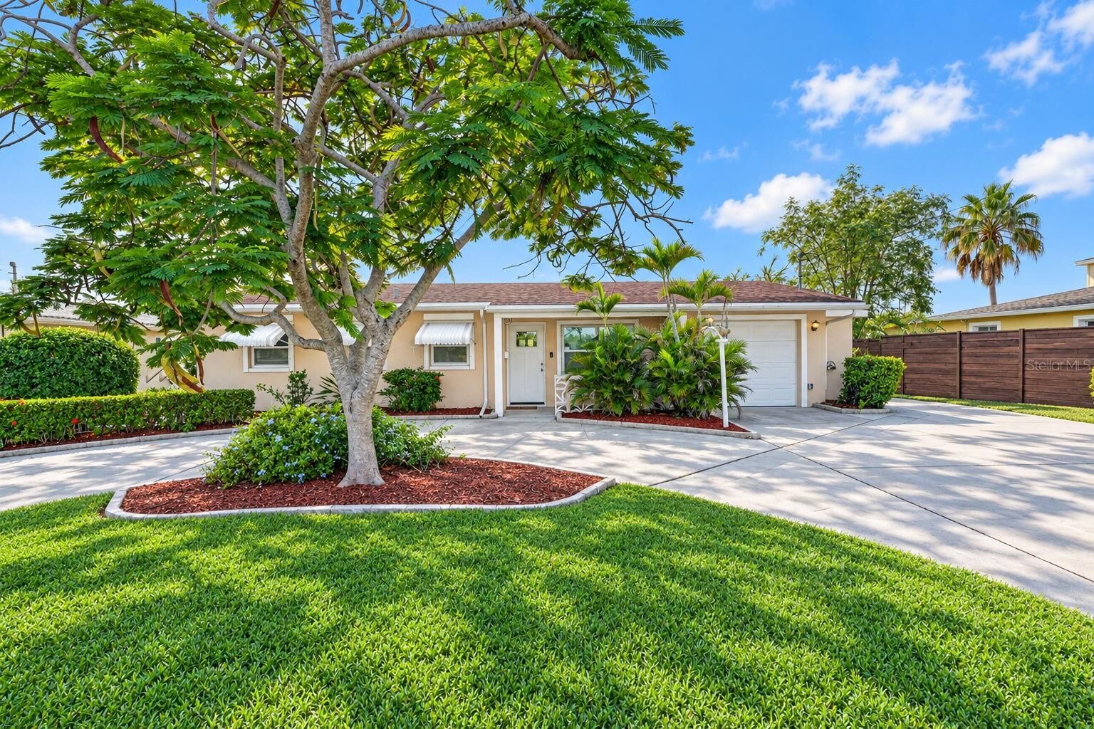 Property Photo: 9398 Sun Isle Drive NE FL 33702