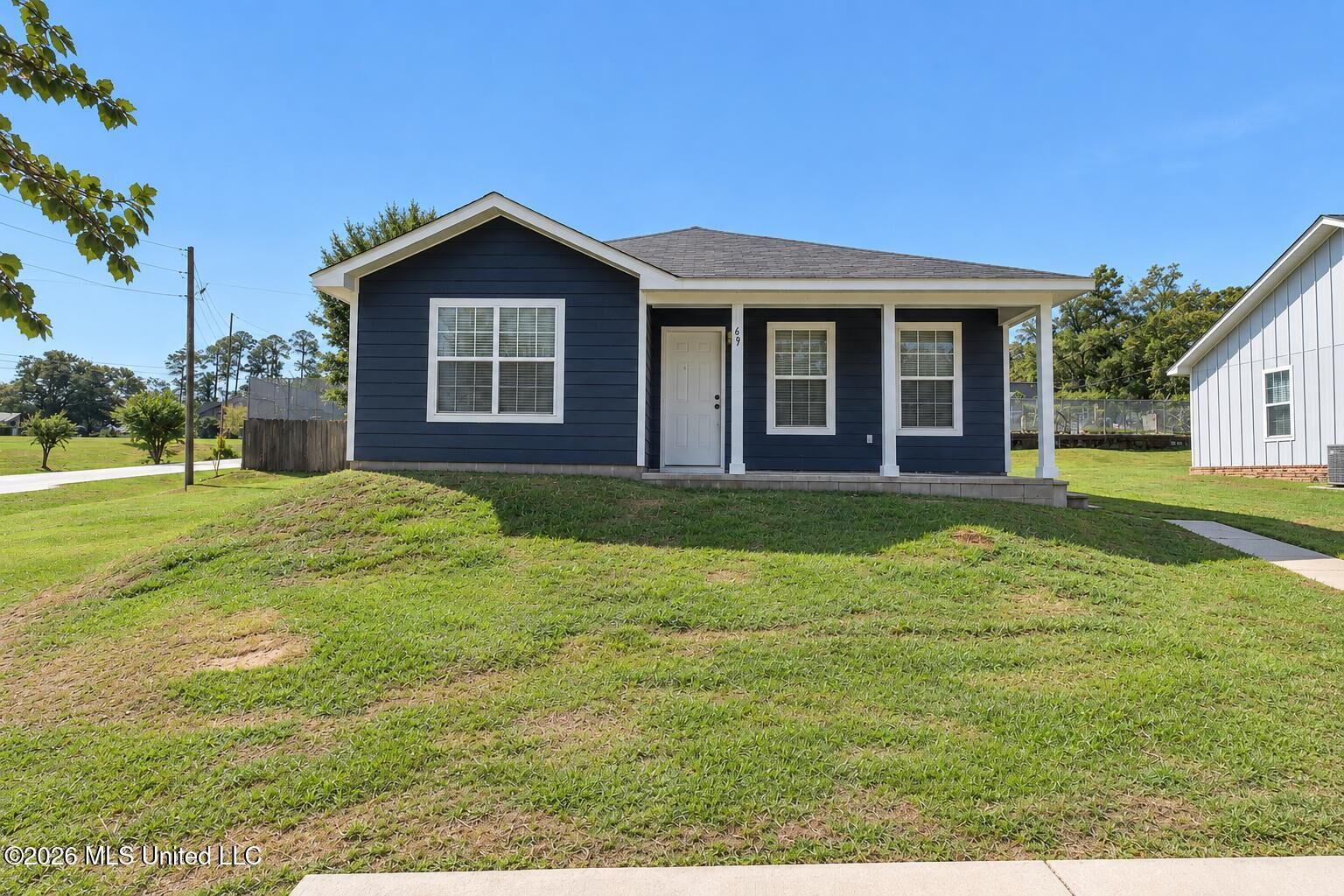 Property Photo:  69 E Magnolia Street  MS 39452 