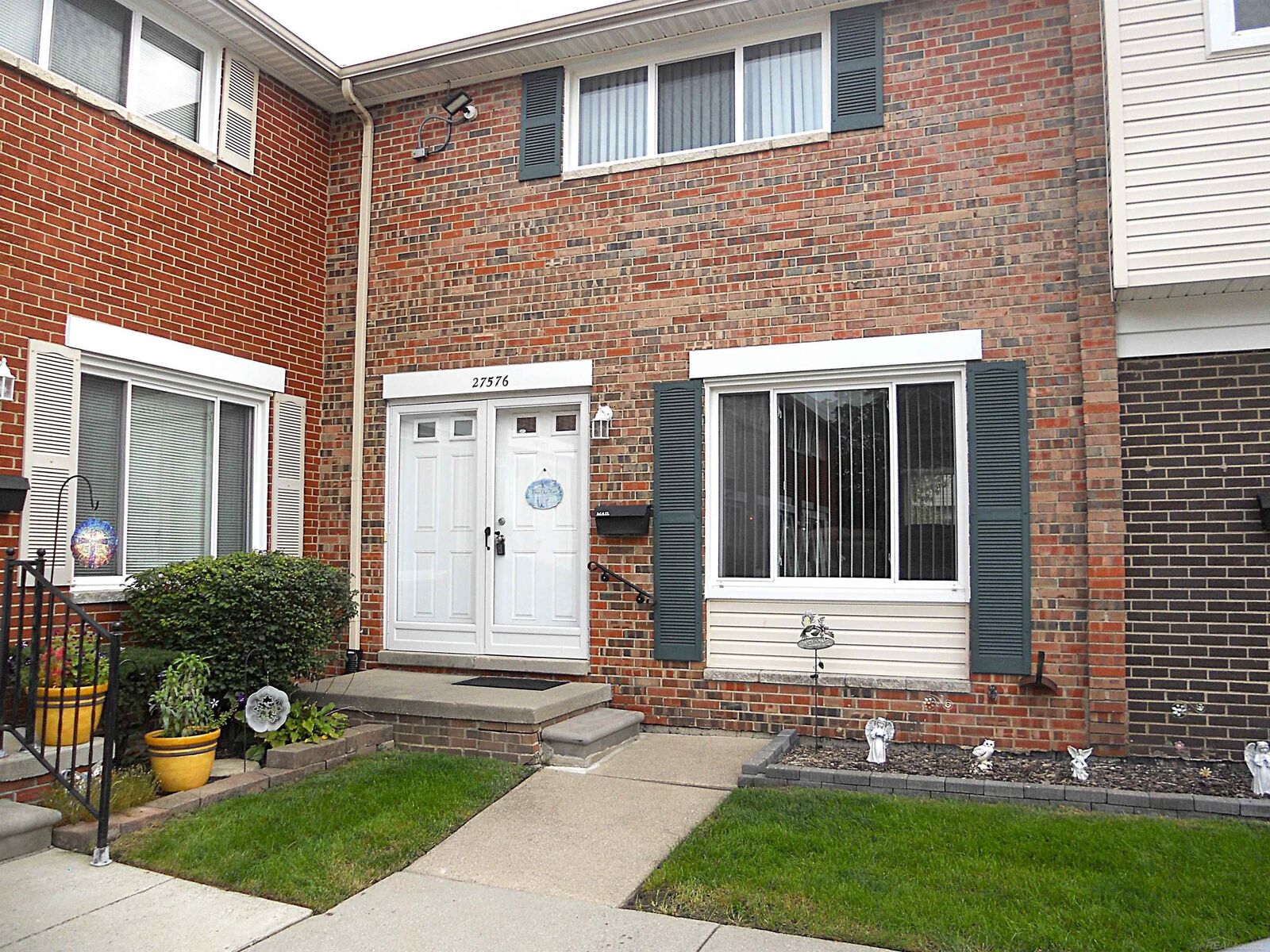 Property Photo:  27576 Evelyn Avenue  MI 48093 