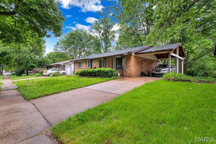 Property Photo:  2044 Kingsford Drive  MO 63031 