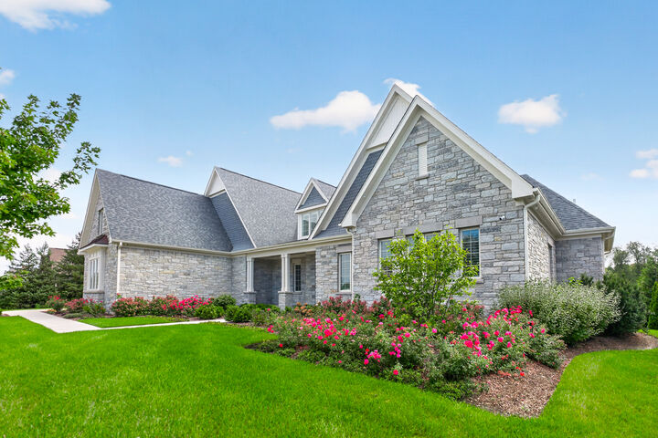 Property Photo:  5N085 Prairie Rose Drive  IL 60175 