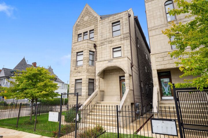 Property Photo: 4427 S Oakenwald Avenue 4 IL 60653