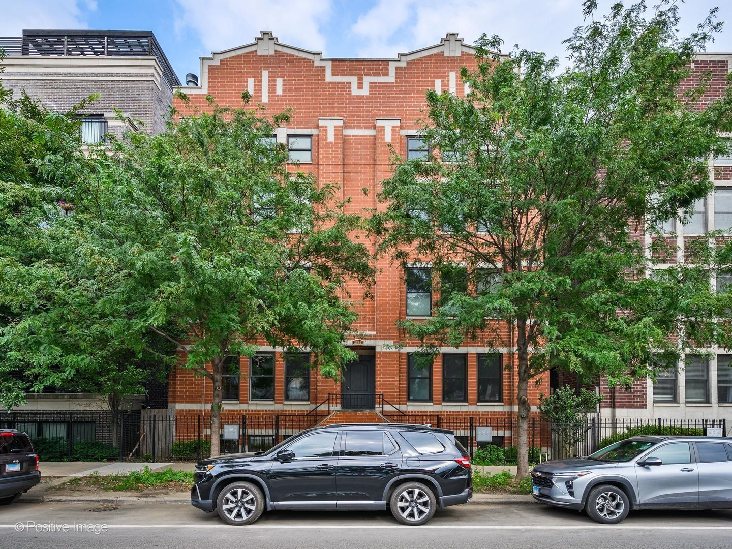Property Photo:  3713 N Ashland Avenue 1N  IL 60613 