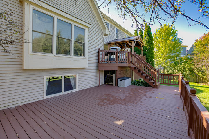 Property Photo:  587 Partridge Drive  IL 60185 