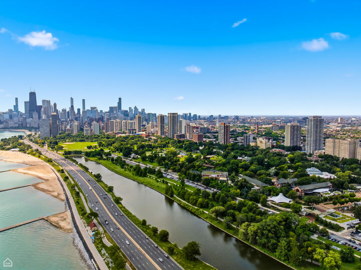 Property Photo: 2800 N Lake Shore Drive 1003 IL 60657