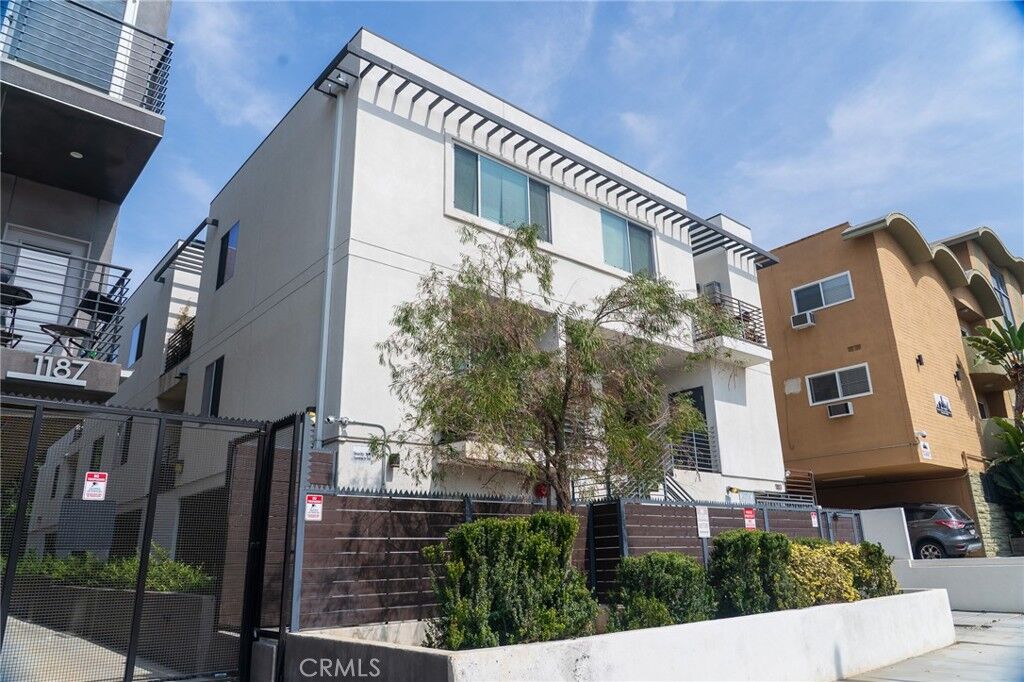 Property Photo: 1183 Crenshaw Boulevard 202 CA 90019
