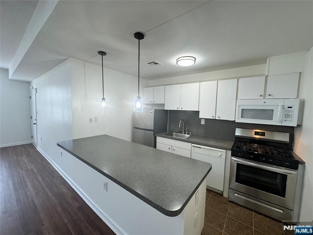 Property Photo:  225 Halladay Street 2B  NJ 07304 