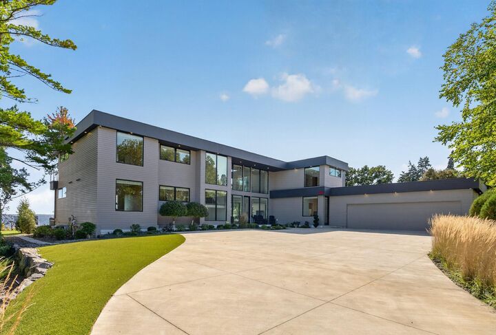 Property Photo: 1225 Shoreline Drive MN 55391