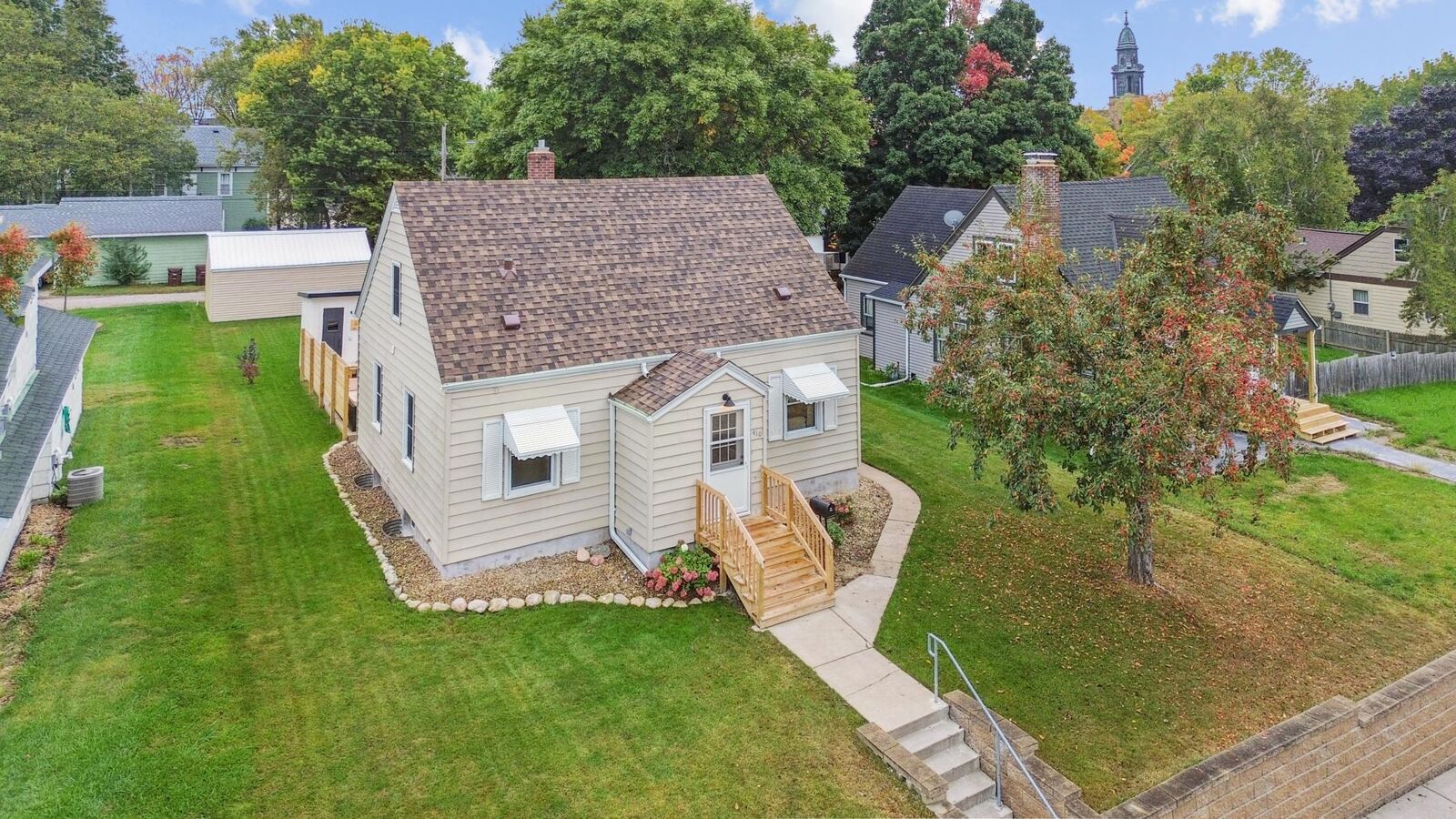 Property Photo:  410 2nd Avenue NW  MN 55313 