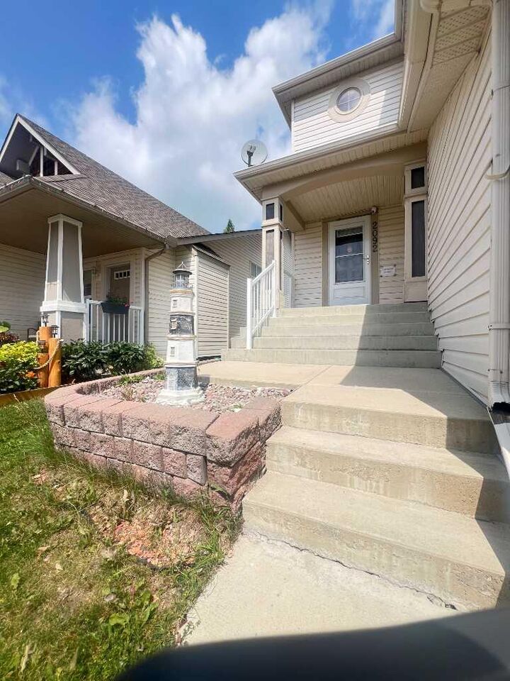 Property Photo:  2092 Reunion Boulevard NW  AB T4B 0J2 