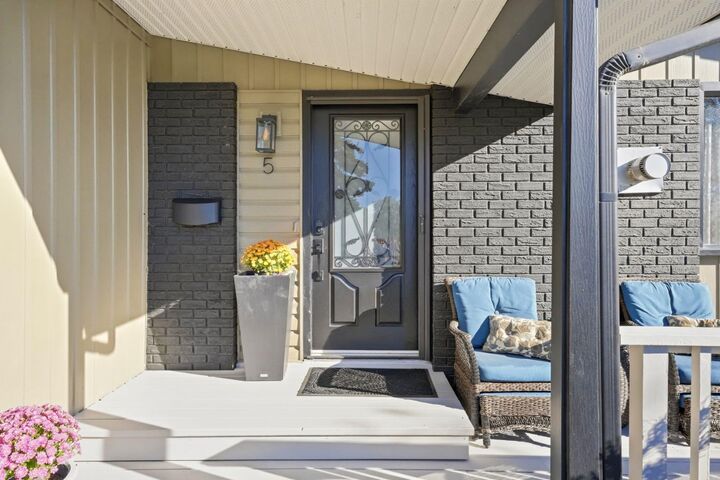 Property Photo:  5 Lake Huron Bay SE  AB T2J 5J6 