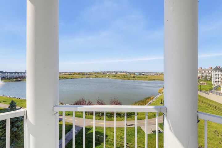 Property Photo: 43 Country Village Lane NE 2307 AB T3K 0G2