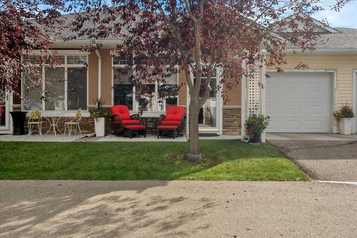 Property Photo: 606 Sunvale Crescent NE AB T1V 0H1
