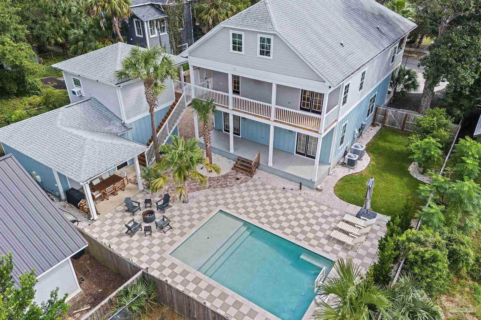 Property Photo:  811 N Reus St  FL 32501 