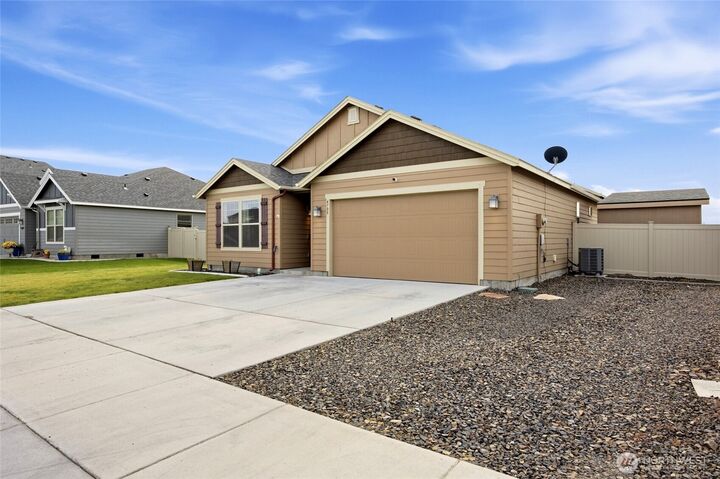 Property Photo: 4709 W Wren Street WA 98837