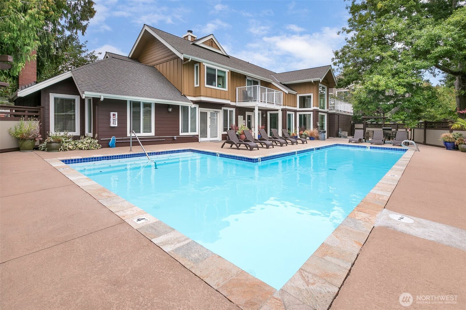 Property Photo: 300 N 130th Street 5202 WA 98133