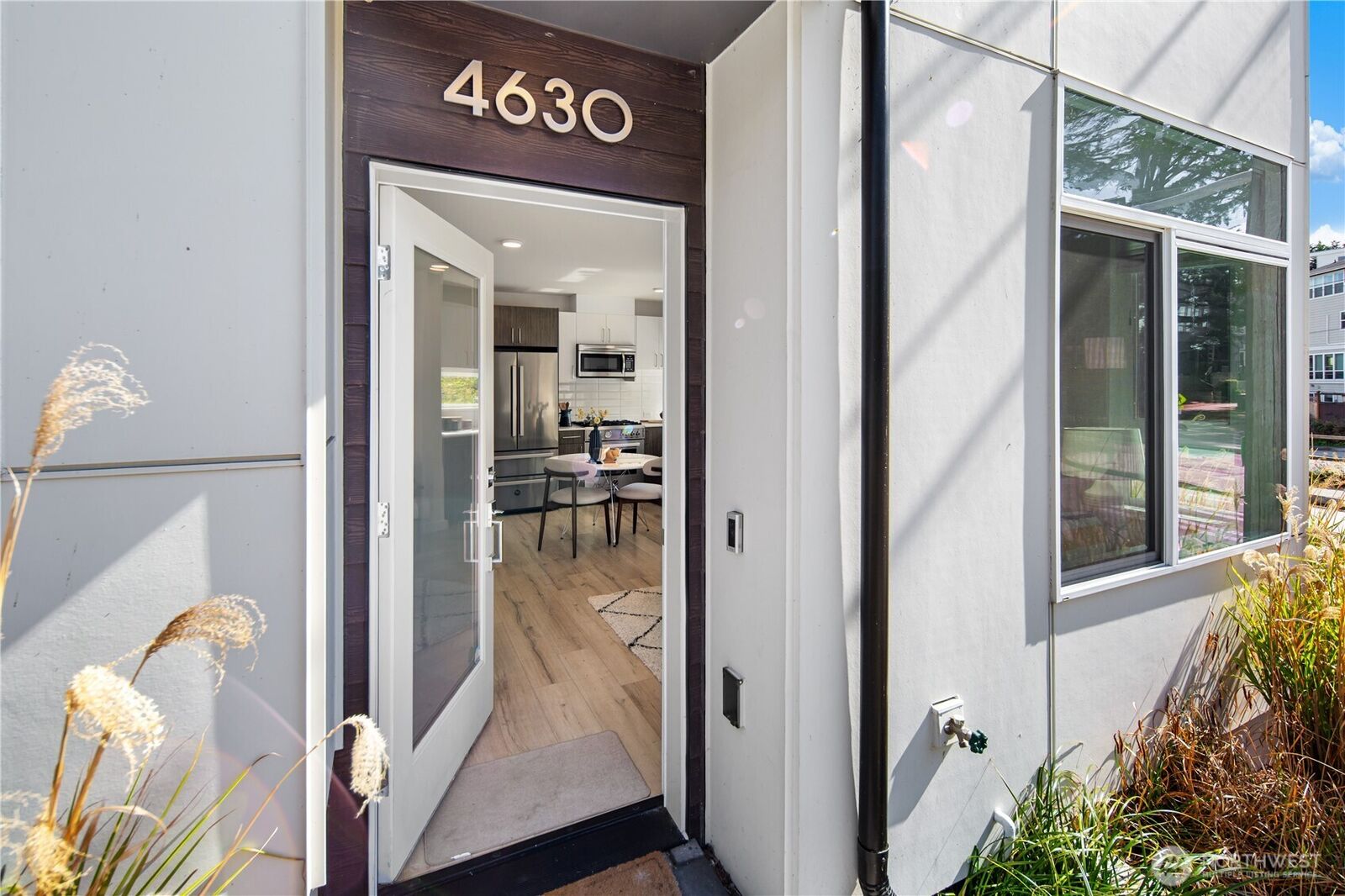 Property Photo:  4630  Linden Avenue N  WA 98103 