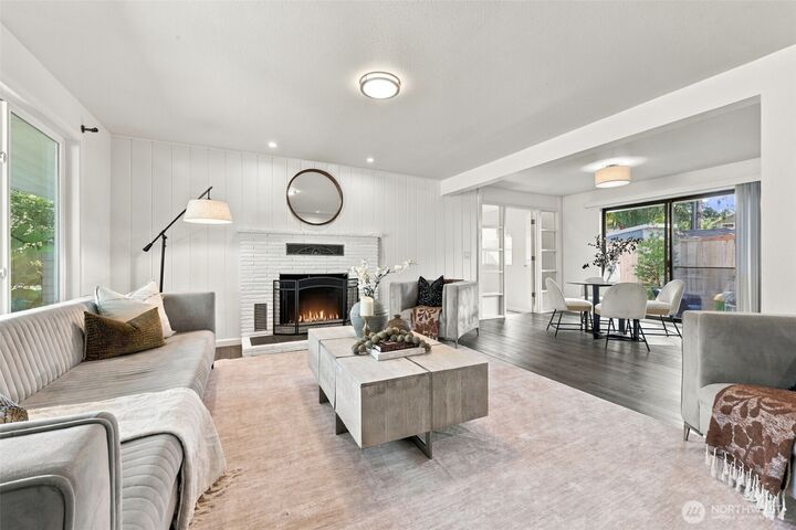 Property Photo: 325 SE Andrews Street WA 98027