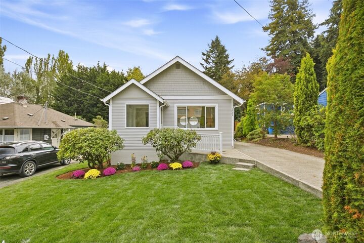 Property Photo:  1723 NE 92nd Street  WA 98115 