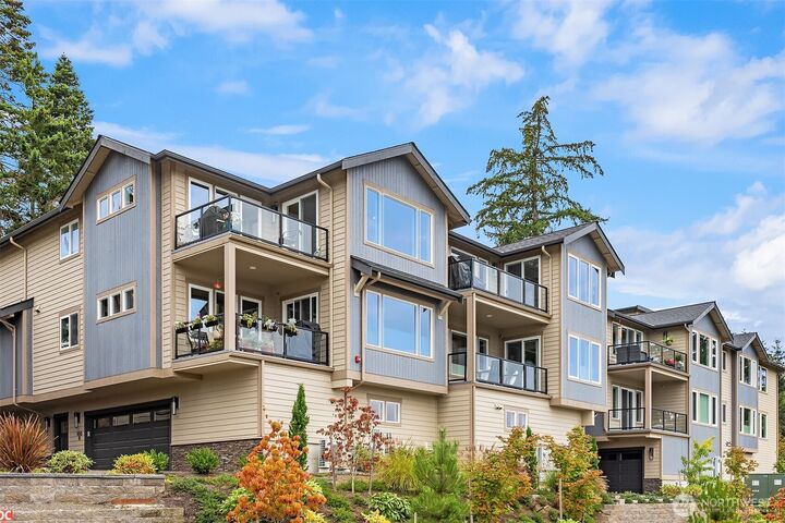 Property Photo:  550  Paradise Lane B201  WA 98020 