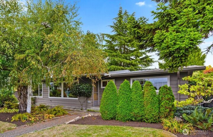 Property Photo:  418  2nd Avenue N  WA 98020 
