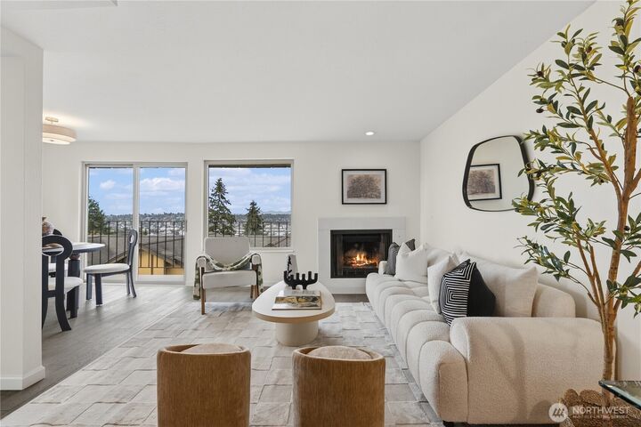 Property Photo: 4511 Greenwood Avenue N 4 WA 98103