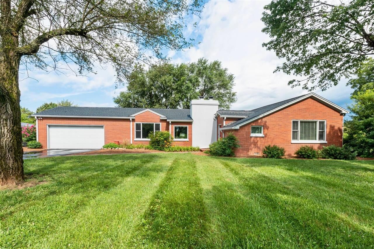 Property Photo:  5185 Nashville Road  KY 42134 