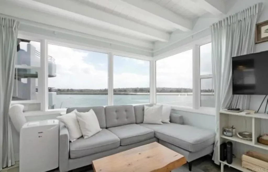 Property Photo: 2613 Mission Blvd 14 CA 92109