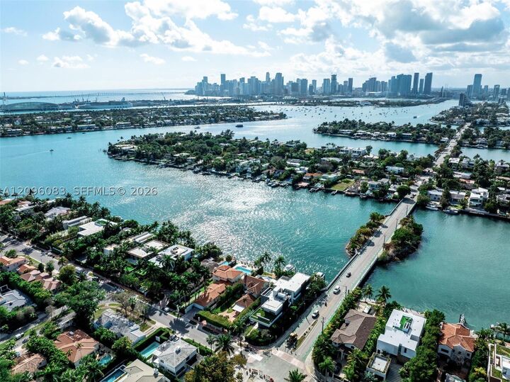 Property Photo: 226 W Rivo Alto Dr FL 33139