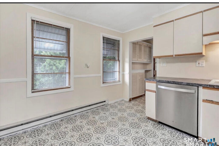 Property Photo:  74 New Street 2  CT 06484 