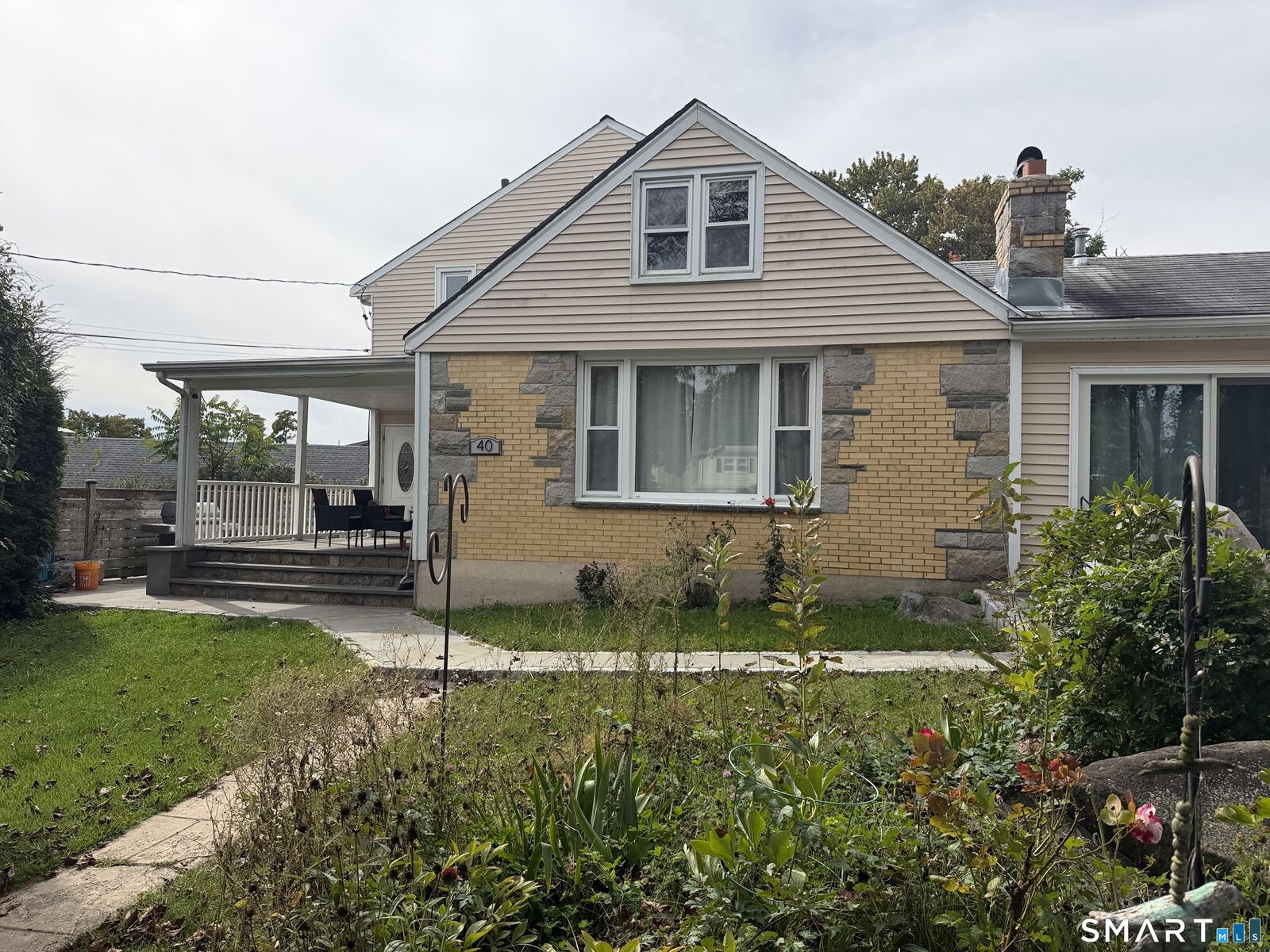 Property Photo:  40 Travis Avenue  CT 06905 