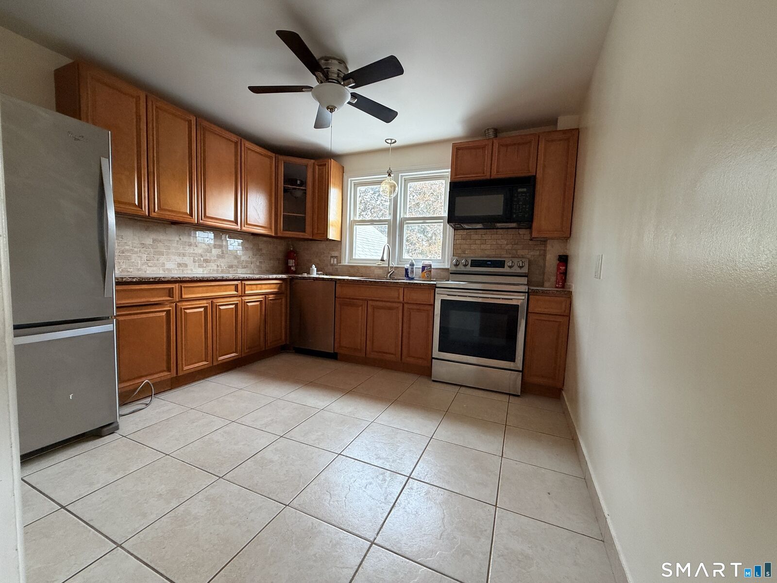 Property Photo:  40 Travis Avenue  CT 06905 