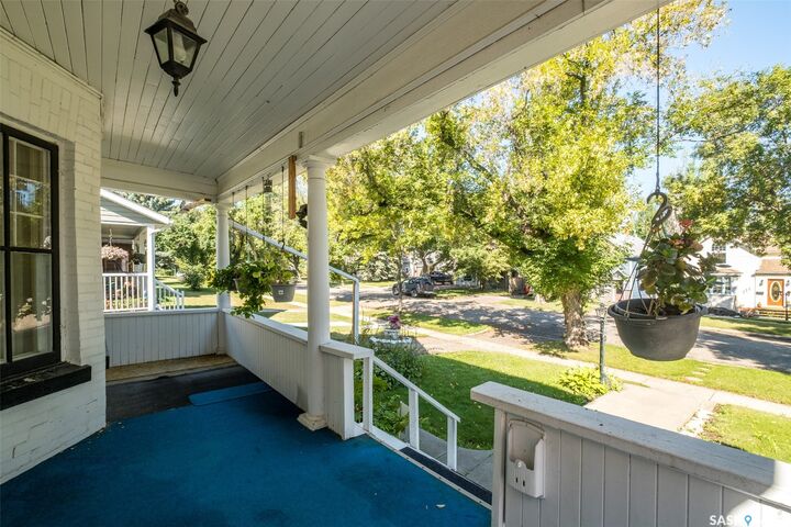 Property Photo:  221 21st Street W  SK S6V 4J1 
